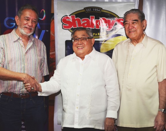 (From left) Sports Vision Management Group President Ricky Palou, GMA Network Chairman and CEO Atty. Felipe L. Gozon and Sports Vision Management Group Chairman Moying Martelino