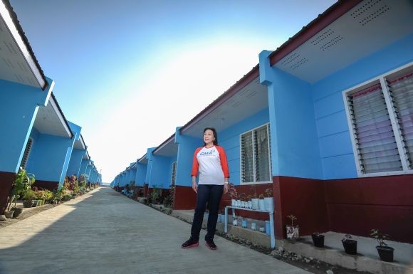Mel Tiangco in Kapuso Village Tacloban