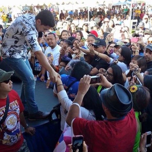 Alden Richards with the PIDC Carson crowd 1