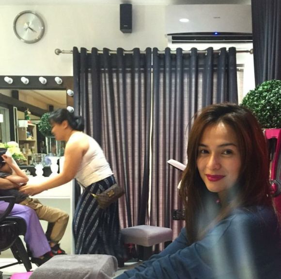 Dennis Trillo posts a photo of Jennylyn
